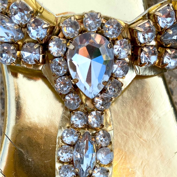 UNISA 'Liese' Gold T-Strap Thong Sandals with Jewels and Rhinestones SZ 6.5 - Picture 8 of 10